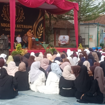 Peringati HUT ke-31, SMP Negeri 2 Kutasari Gelar Bakti Sosial dan Tausiyah Perbanyak Sedekah